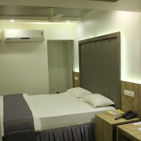 Nimantran Otel Navi Mumbai Dış mekan fotoğraf