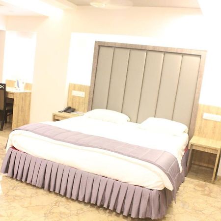 Nimantran Otel Navi Mumbai Dış mekan fotoğraf