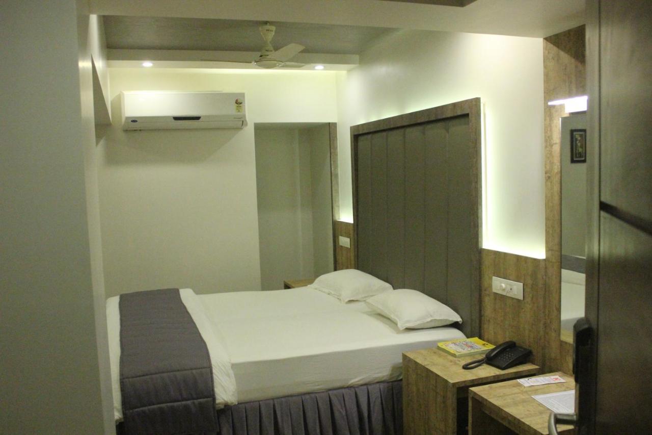 Nimantran Otel Navi Mumbai Dış mekan fotoğraf