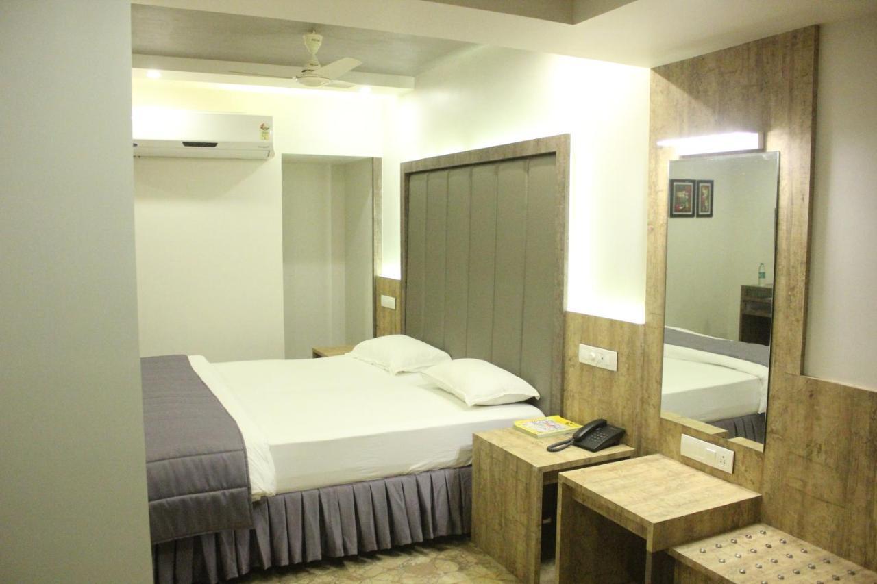 Nimantran Otel Navi Mumbai Dış mekan fotoğraf
