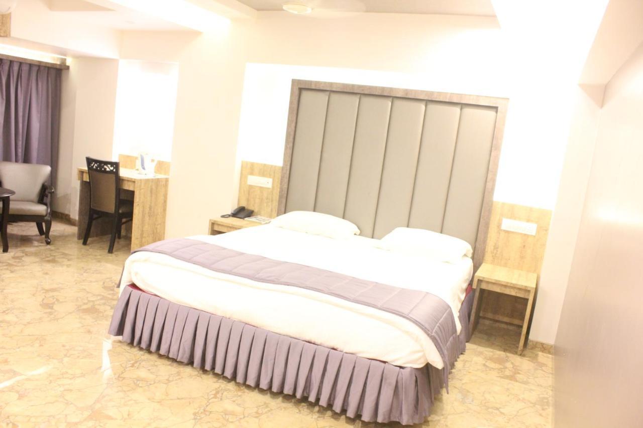 Nimantran Otel Navi Mumbai Dış mekan fotoğraf