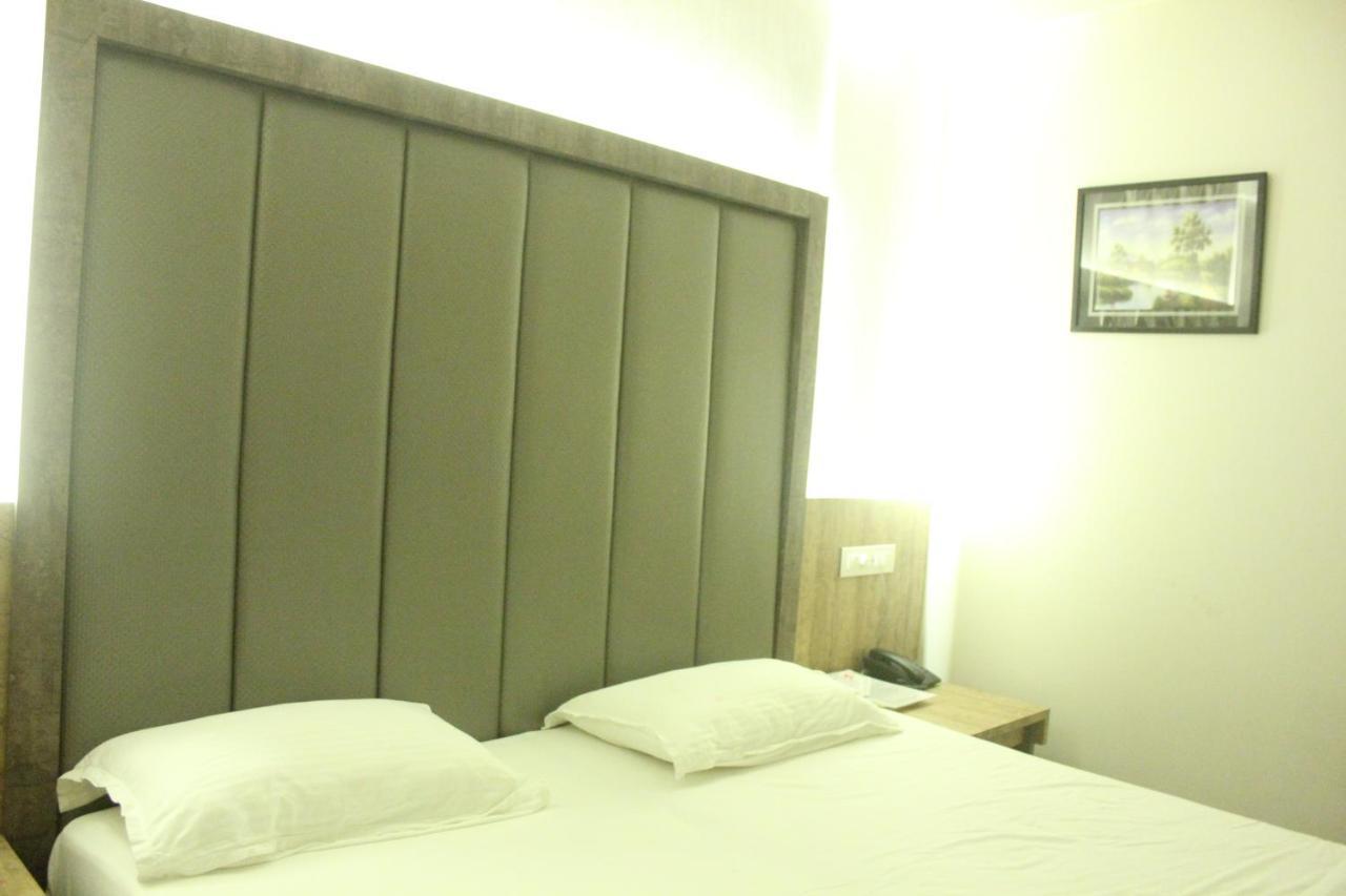 Nimantran Otel Navi Mumbai Dış mekan fotoğraf