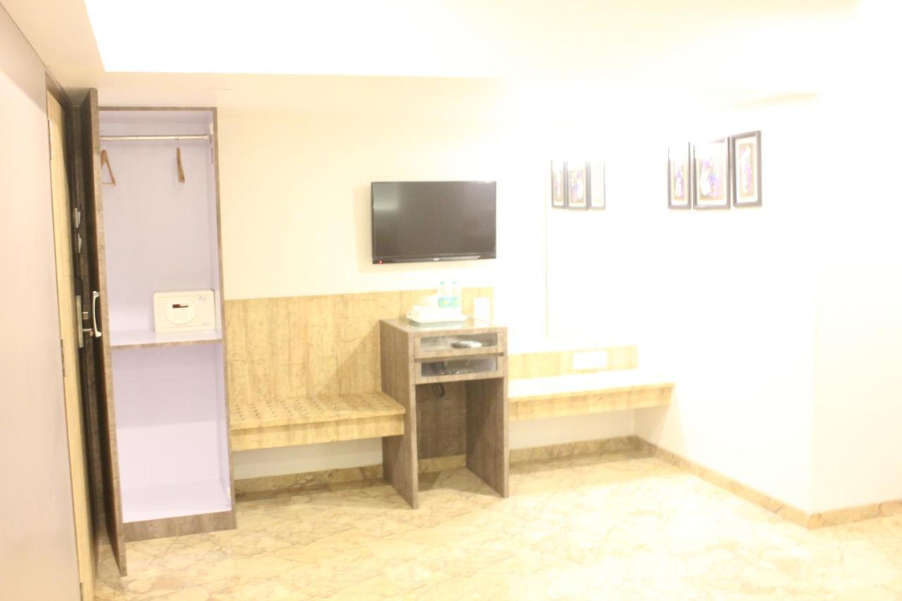 Nimantran Otel Navi Mumbai Dış mekan fotoğraf