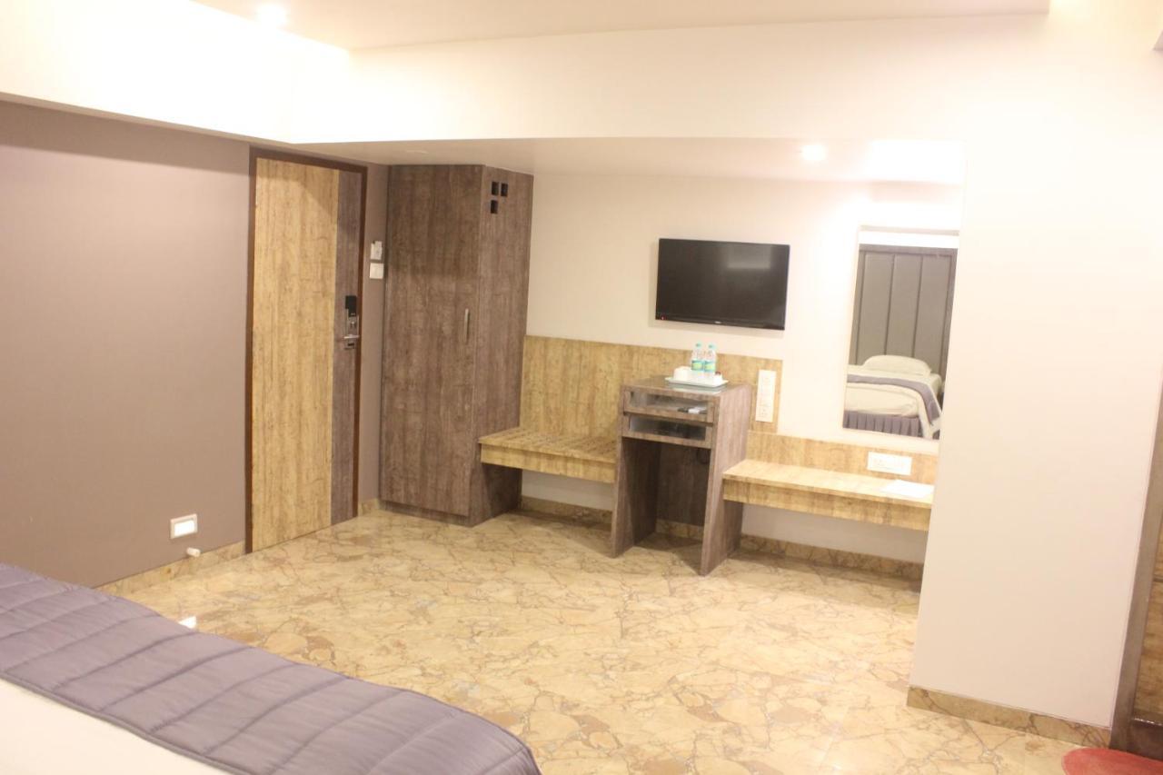 Nimantran Otel Navi Mumbai Dış mekan fotoğraf