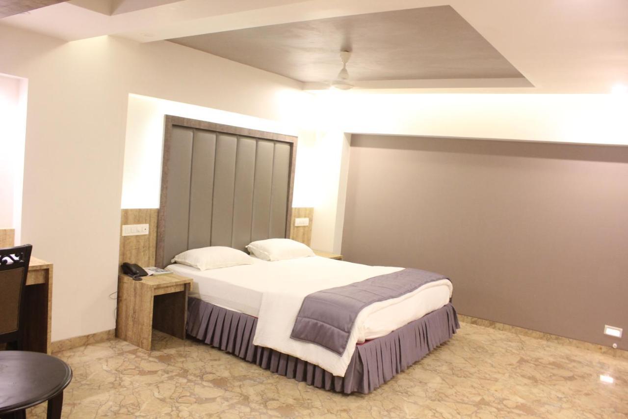 Nimantran Otel Navi Mumbai Dış mekan fotoğraf
