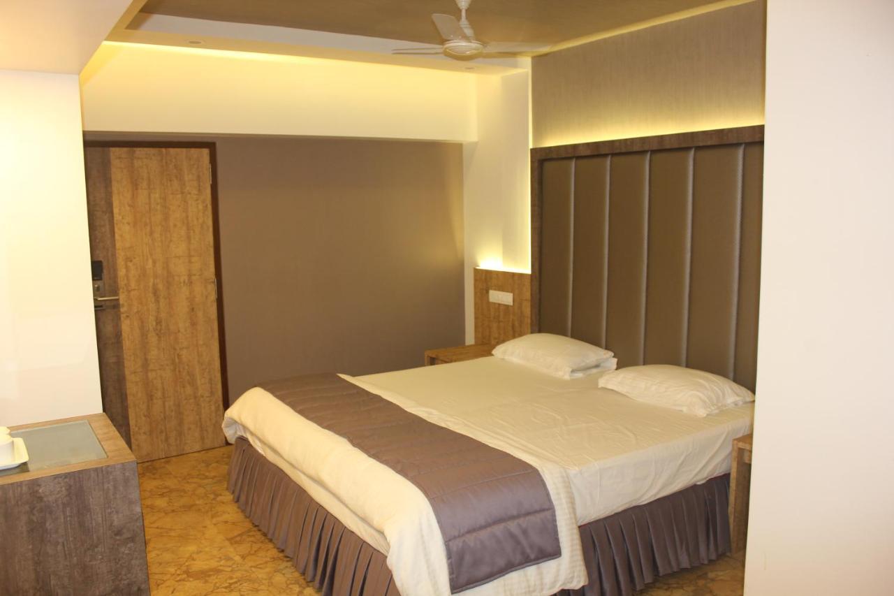 Nimantran Otel Navi Mumbai Dış mekan fotoğraf