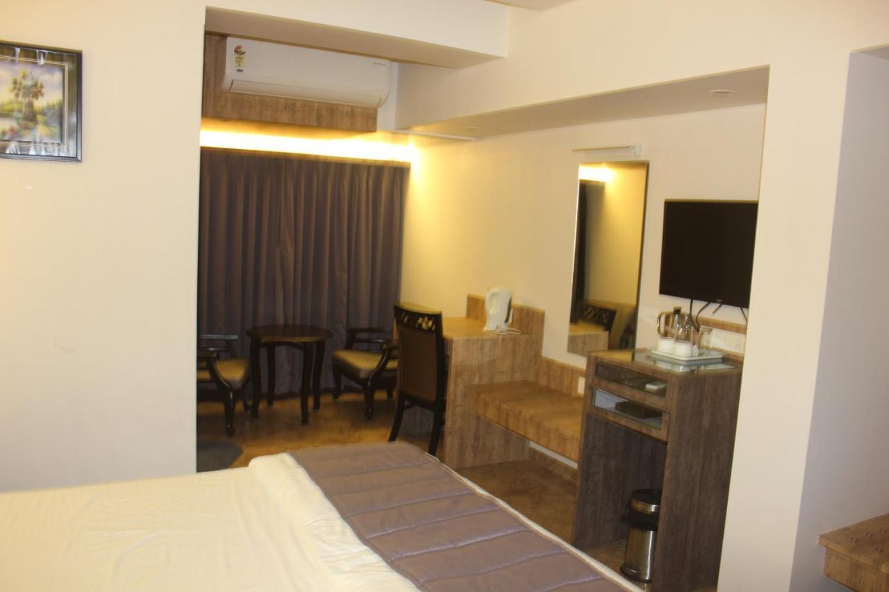 Nimantran Otel Navi Mumbai Dış mekan fotoğraf