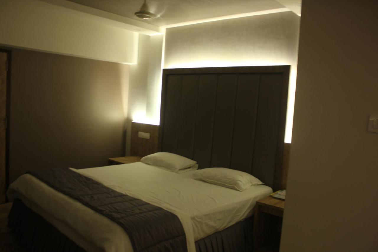 Nimantran Otel Navi Mumbai Dış mekan fotoğraf
