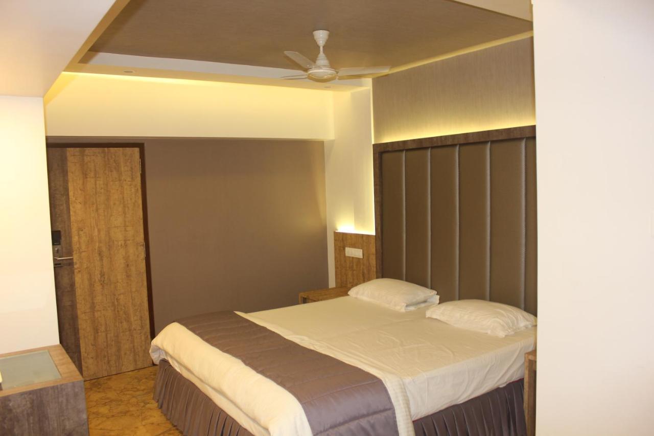 Nimantran Otel Navi Mumbai Dış mekan fotoğraf