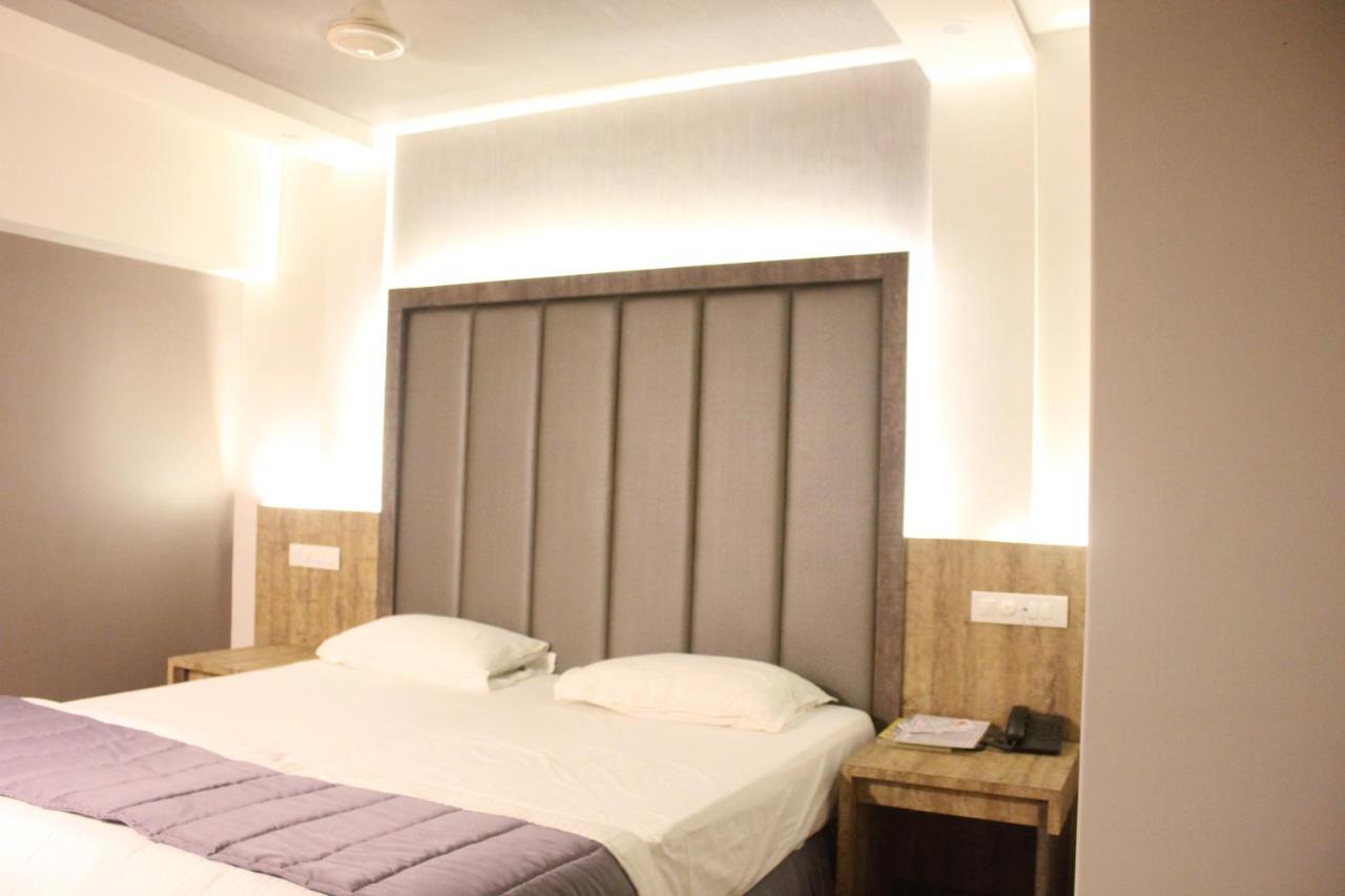 Nimantran Otel Navi Mumbai Dış mekan fotoğraf