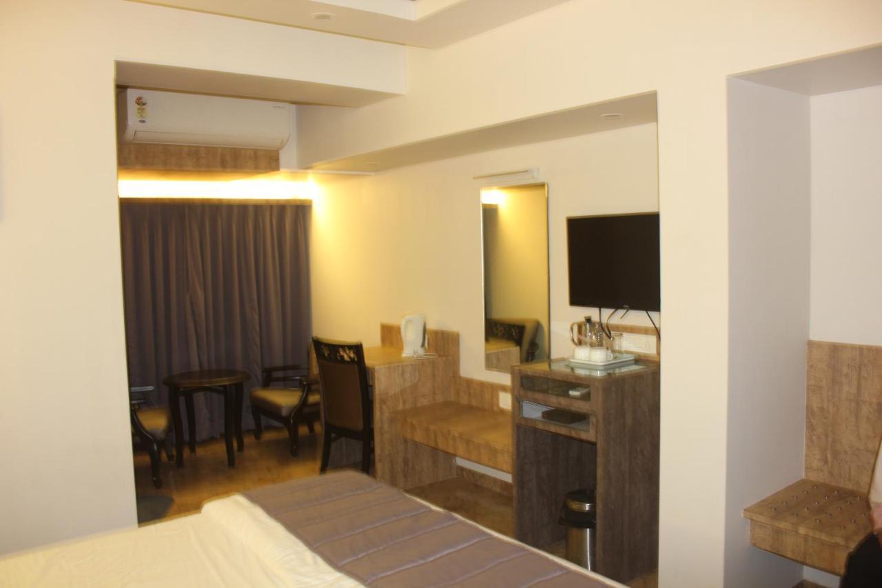 Nimantran Otel Navi Mumbai Dış mekan fotoğraf