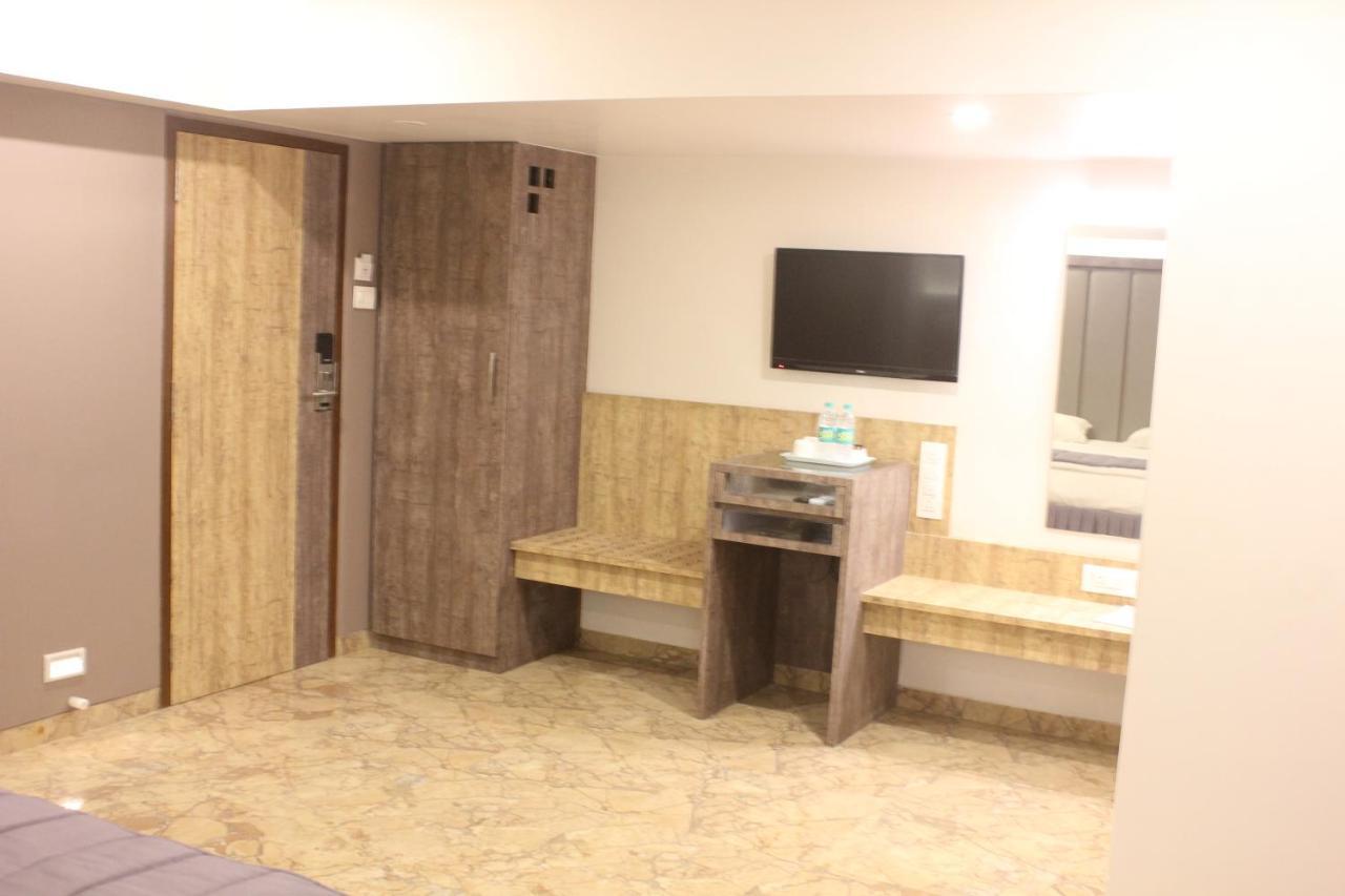 Nimantran Otel Navi Mumbai Dış mekan fotoğraf