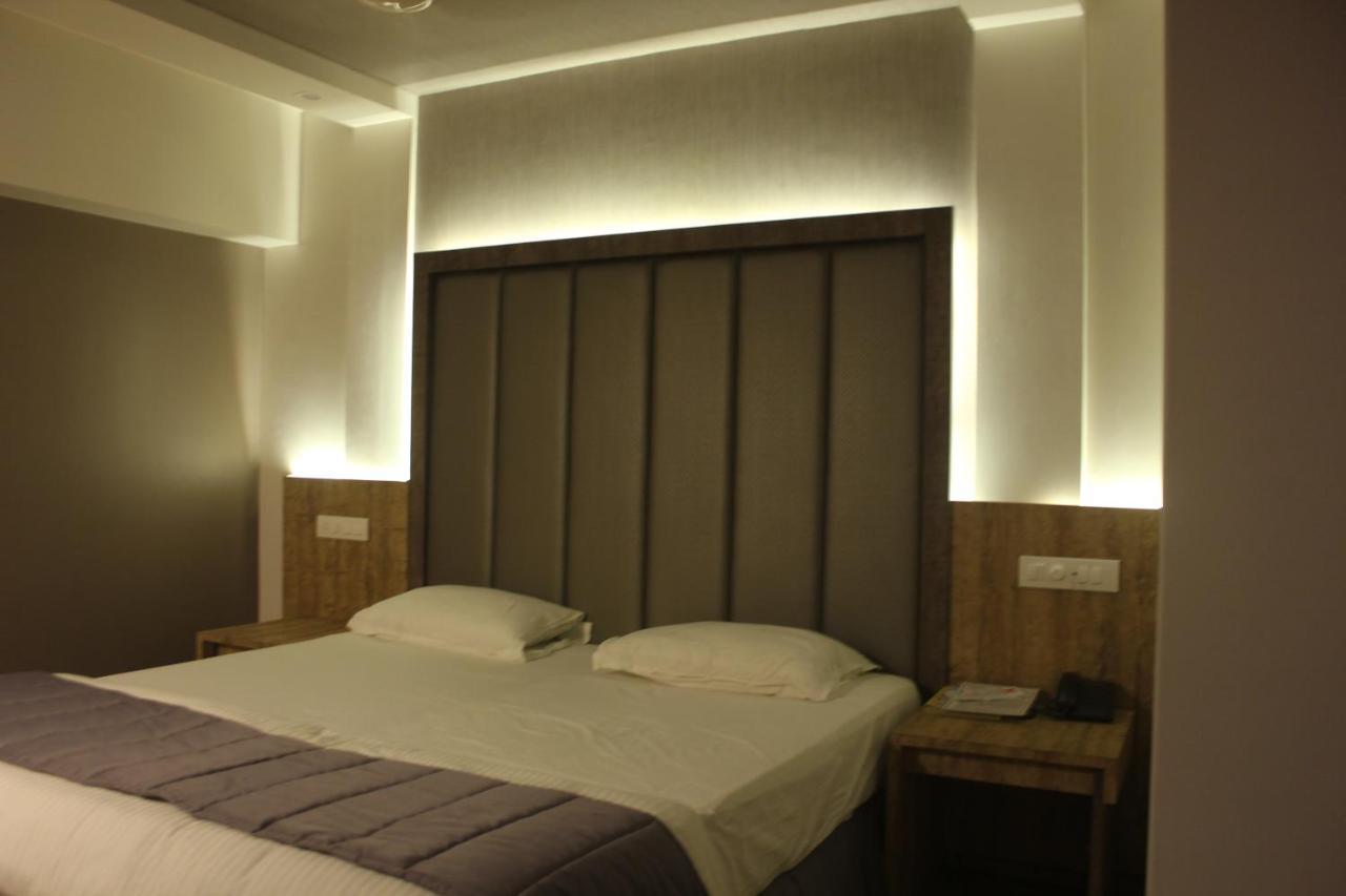 Nimantran Otel Navi Mumbai Dış mekan fotoğraf